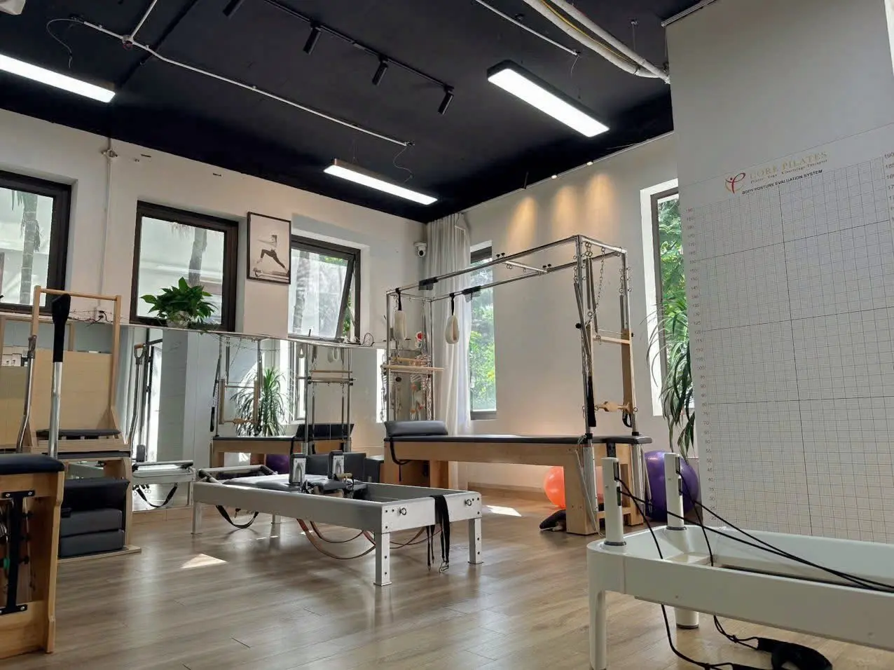 Không gian và thiết bị tại phòng tập Core Pilates